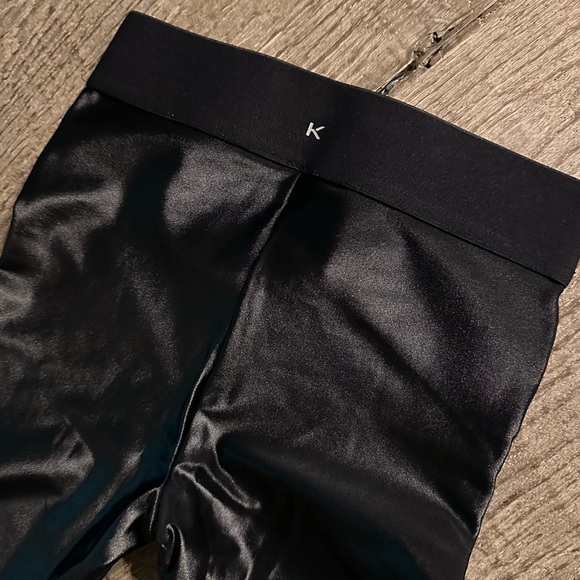 Koral Black Shine Leggings. - Picture 3 of 3